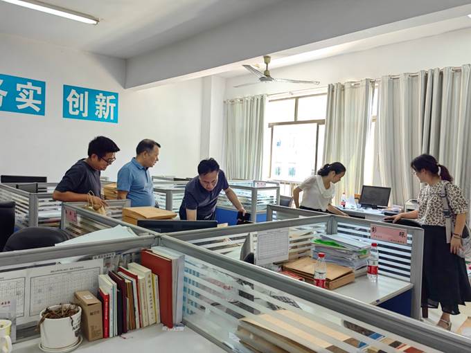 说明: E:\2023年\图片汇总\20230831李红革校长自动化专业认证调研\IMG_4700.JPG