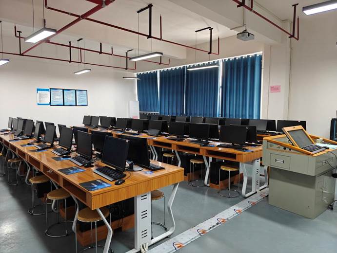 说明: 云计算与大数据实验室